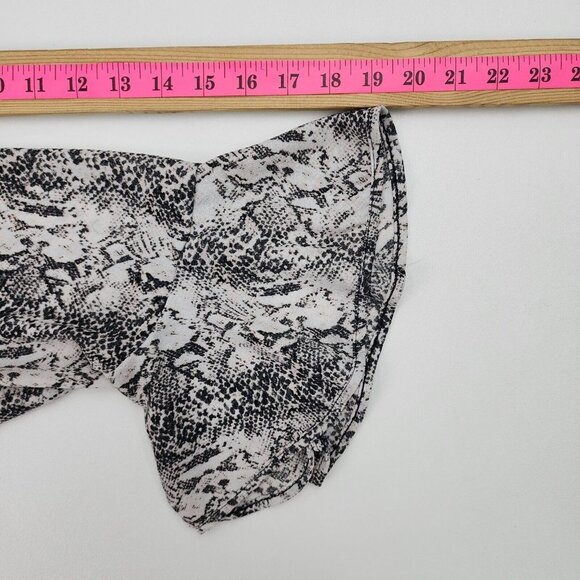 Ophelia‎ Roe Womens Snakeskin Ruffle Tunic Top Size 1X Bell Sleeve Pink Black - Picture 12 of 13